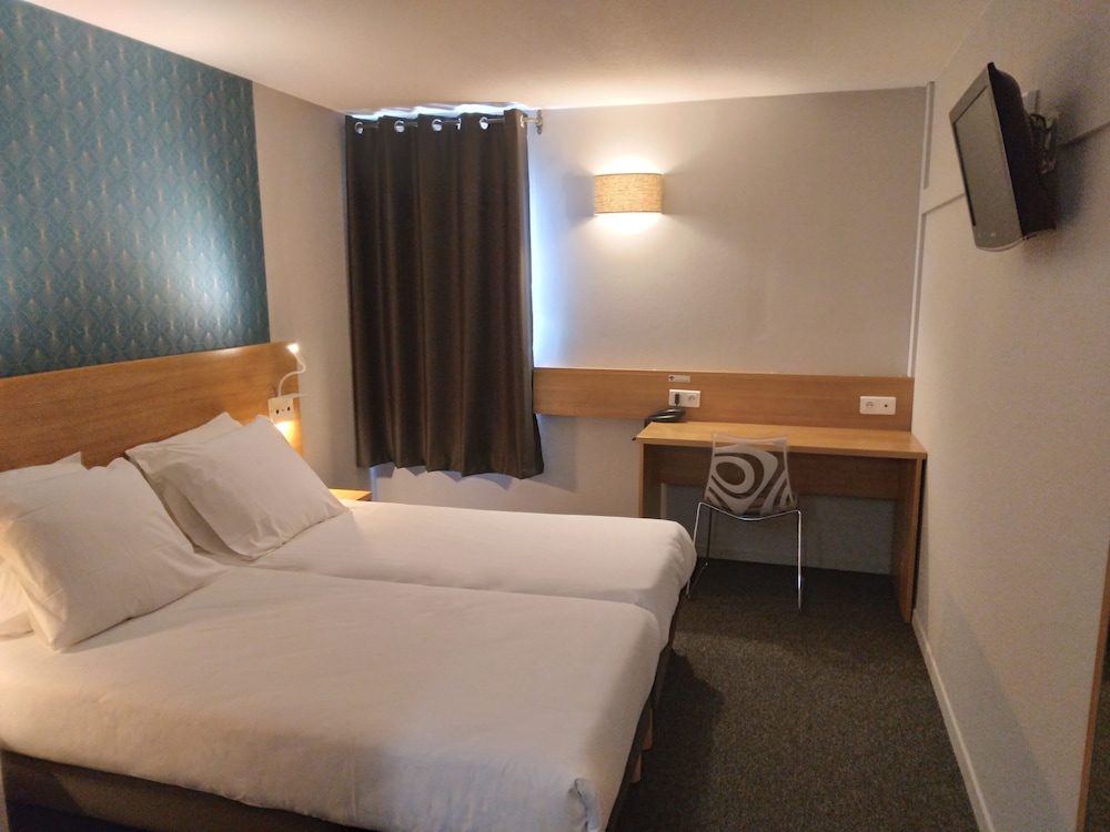Twin Room - Photo 2