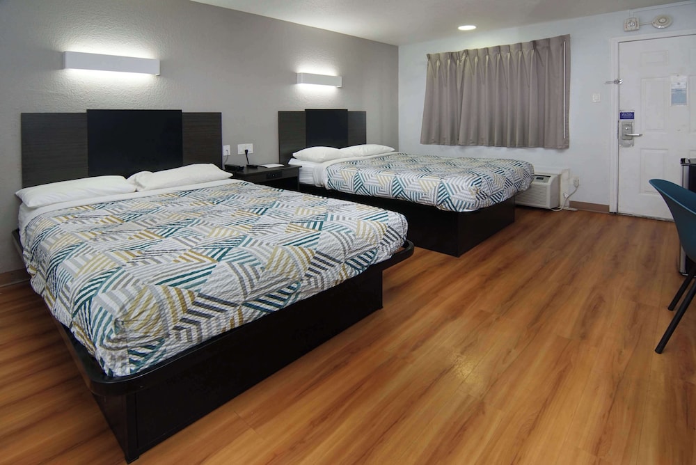 Deluxe Room, 2 Queen Beds, Accessible, Non Smoking - Photo 4