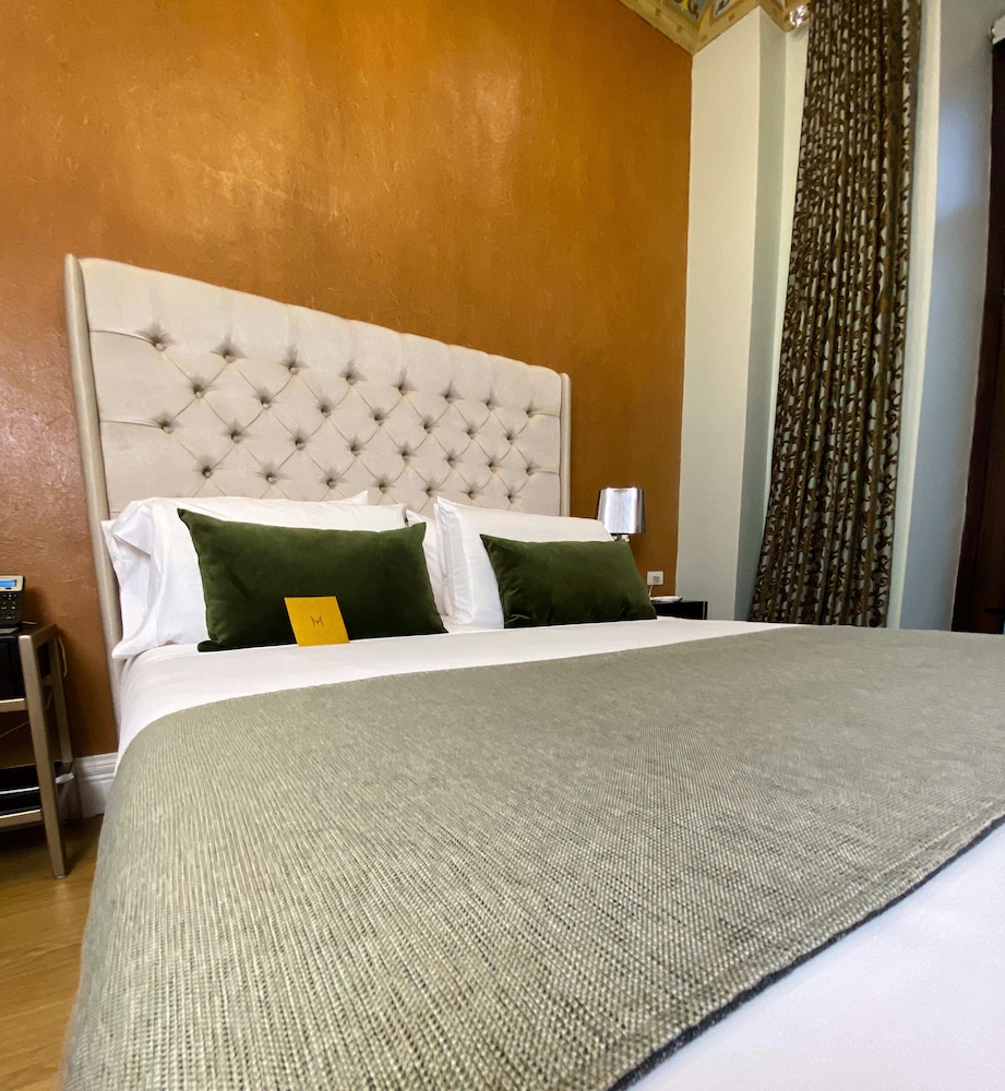 Luxury Room, 1 Queen Bed, City View photo 2