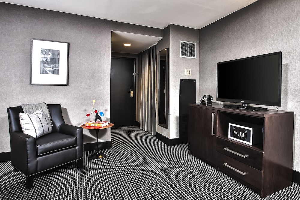 Superior Suite, 1 Bedroom - Photo 2