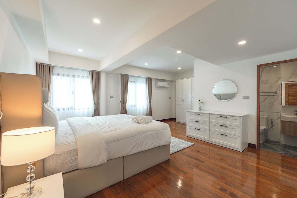 Villa photo 1