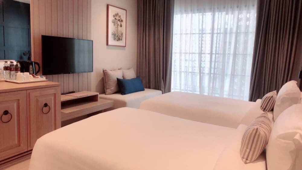 Garden Wing Deluxe Room (Twin Bed) - Photo 1