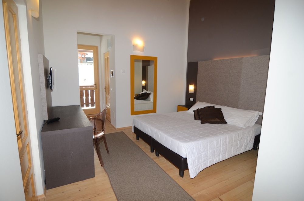 Standard Triple Room photo 2