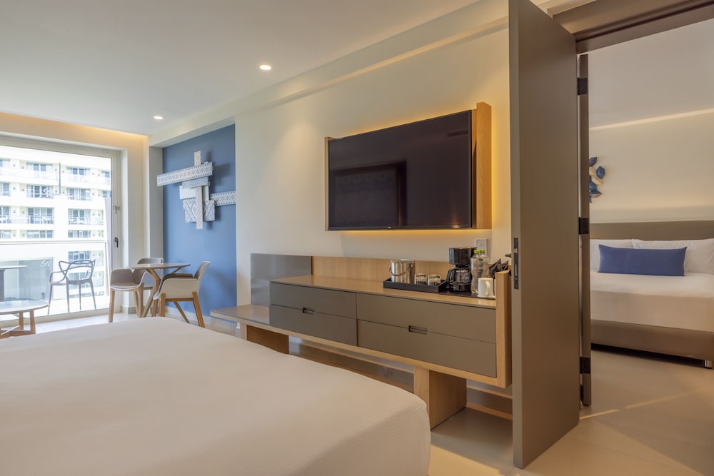 Two Bedroom Luxury Junior Suite - Photo 5