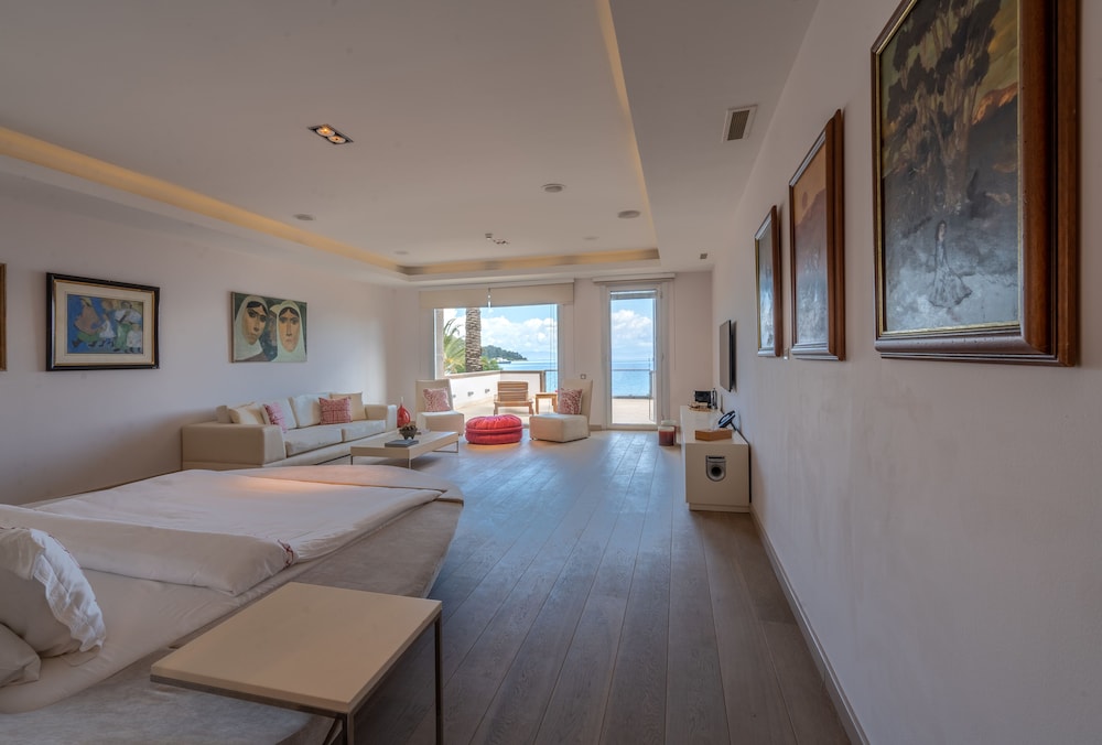Honeymoon Suite, 1 Bedroom, Sea View - Photo 5