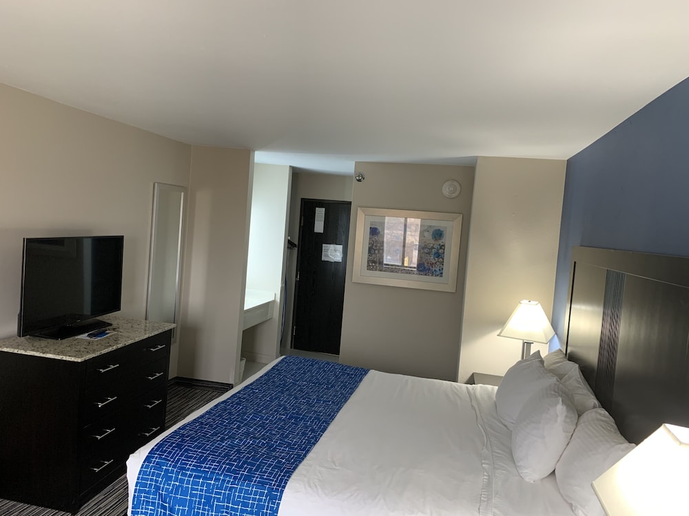 Suite, 1 King Bed, Non Smoking, Jetted Tub - Photo 4