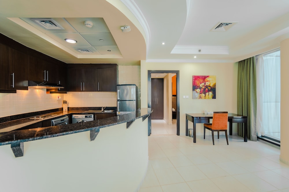 Deluxe Two Bedroom Apartment with Balcony photo 3
