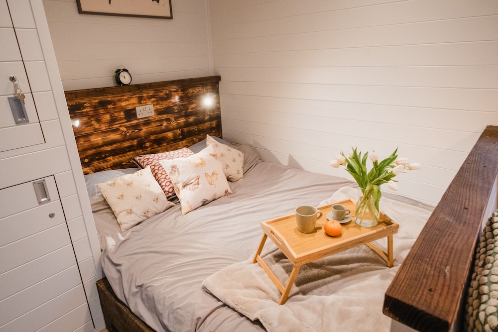 Deluxe Cabin, Ensuite, Canal View (Spys Cabin ) photo 2