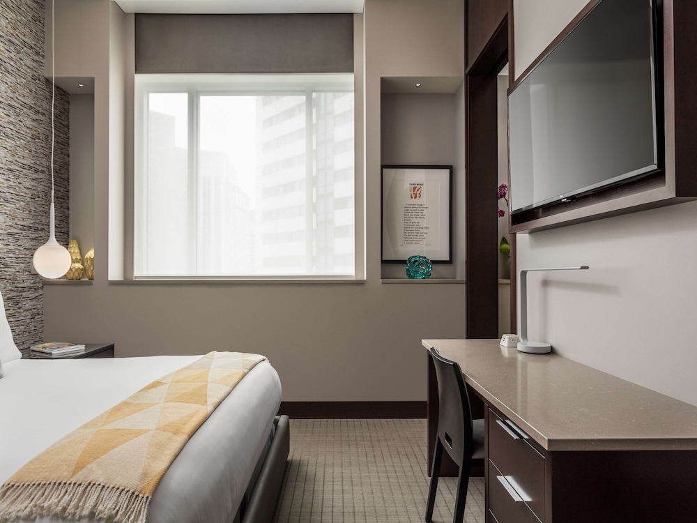 Suite, 1 King Bed (Pop Collection) - Photo 3