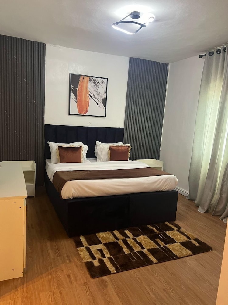 Basic Single Room, Park View