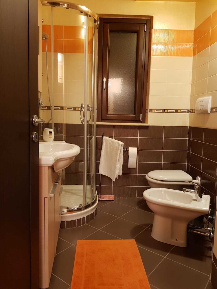 Single Room, Private Bathroom (External) photo 2