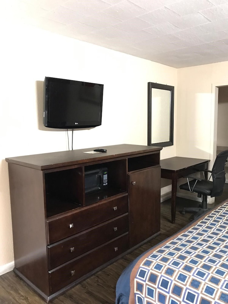 Deluxe Single Room, 1 King Bed photo 3