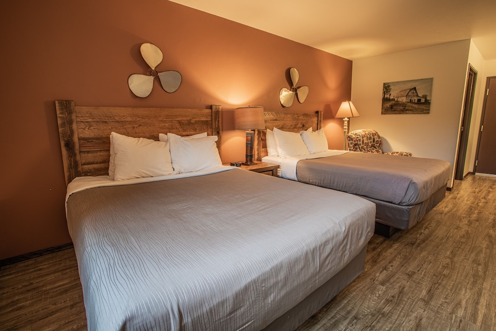Standard Room, 2 Queen Beds (Dog Friendly) photo 1