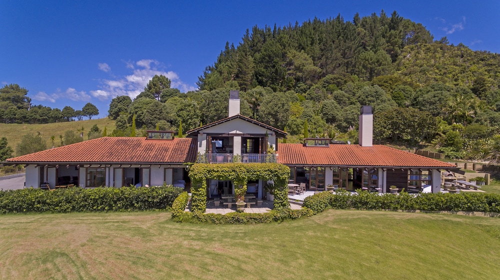 Premium Villa photo 1