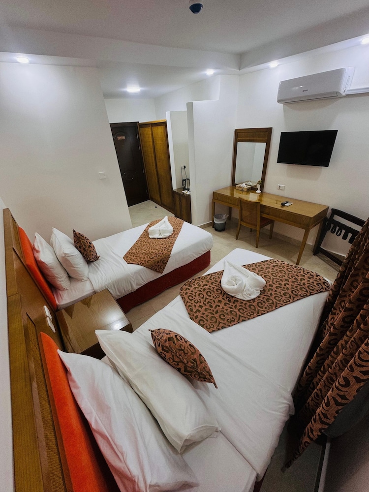 Economy Twin Room photo 1