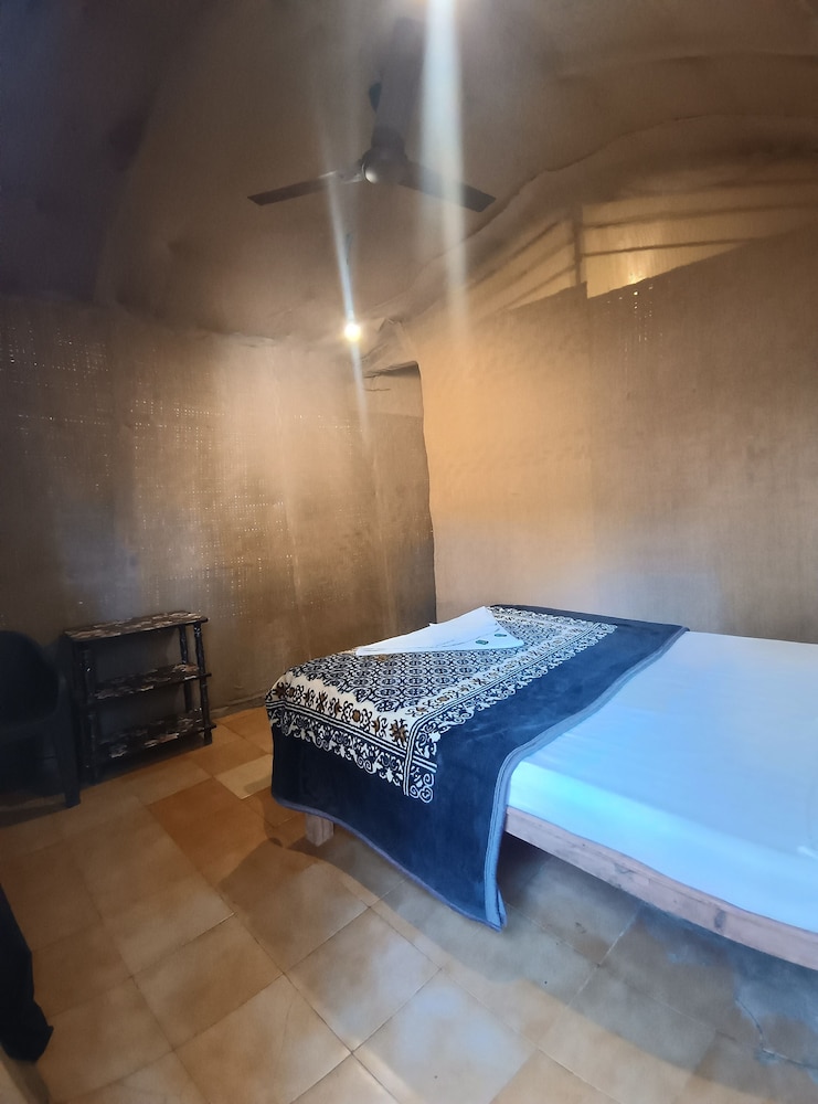 Economy Double Room, Balcony, Garden View photo 3