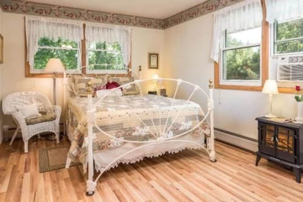 Room, Private Bathroom (Gracie's Garden Room) photo 1