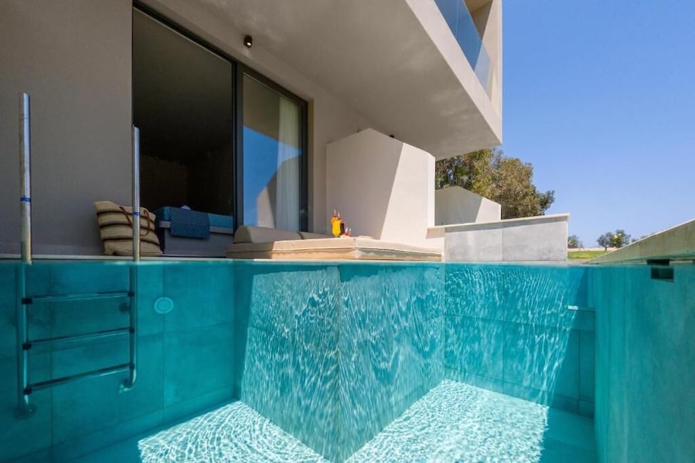 Deluxe Pool (Sharing Pool) photo 3