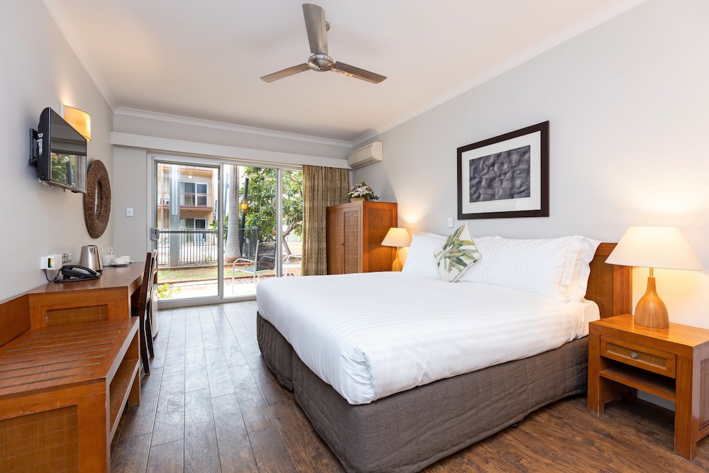 Poolside King Room - Eco Green Stay photo 3