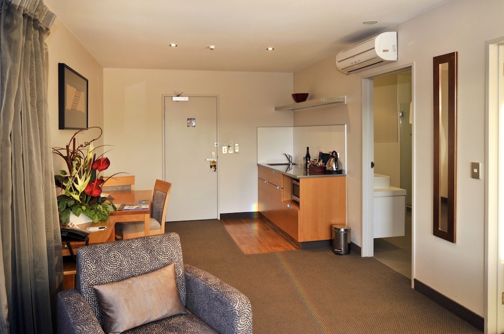 Panoramic Studio Suite, 1 King Bed, Lake View - Photo 1
