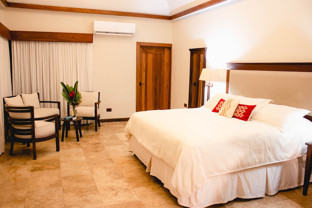 Lake Breeze Suite photo 1