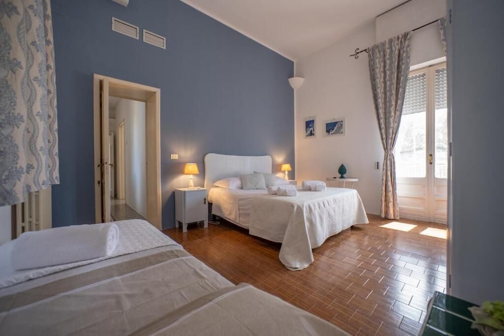 Room photo 2