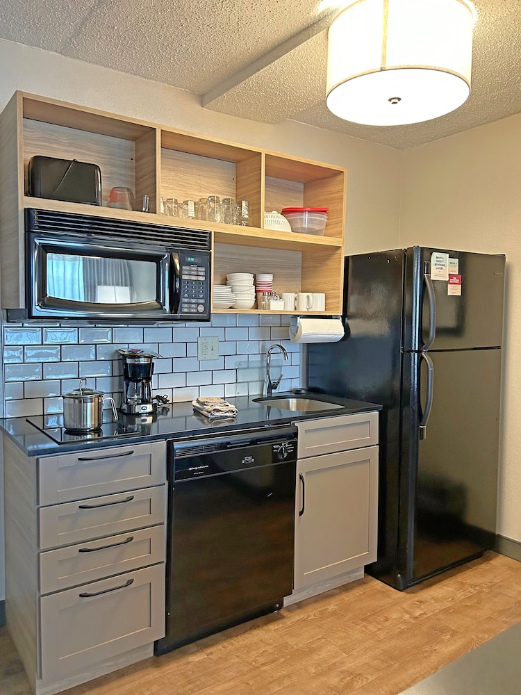 Suite, 1 Bedroom - Photo 14