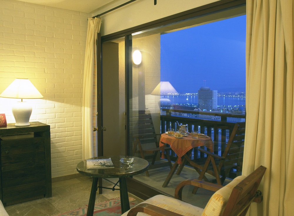 Standard Twin Room (3 Adults) photo 3