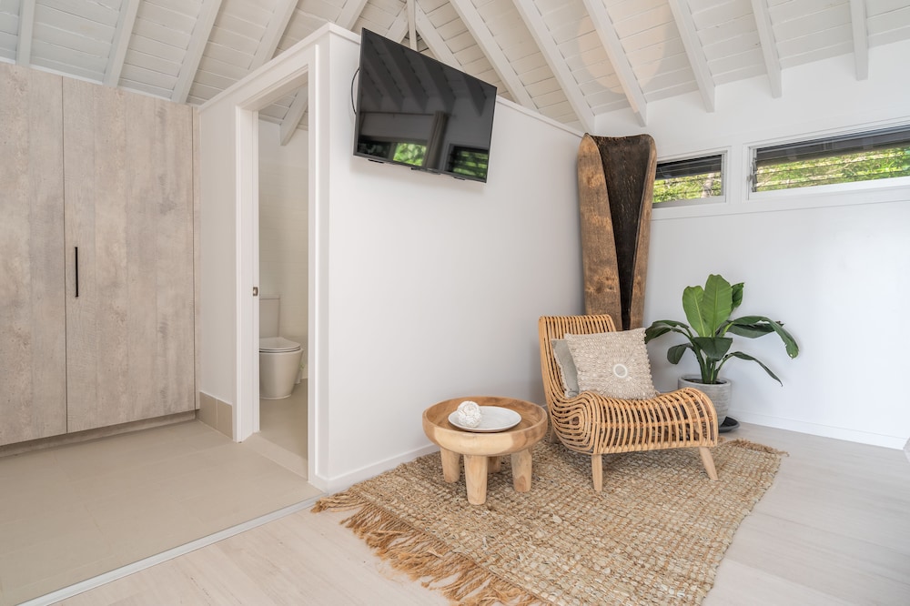 Oceanfront villa with Outdoor shower photo 2