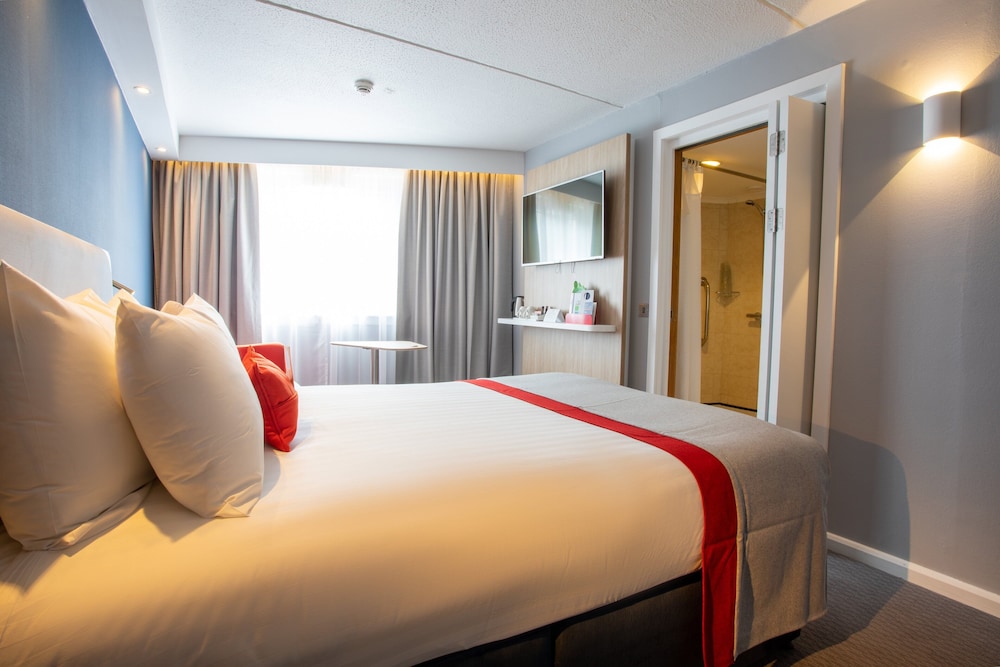 Standard Room, 1 Double Bed, Accessible (with Free Hot Breakfast) - Photo 9