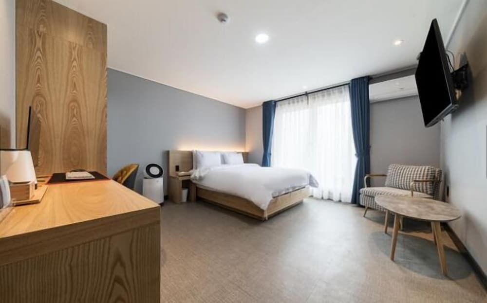 Premium Double Room, 1 Queen Bed, Non Smoking, City View