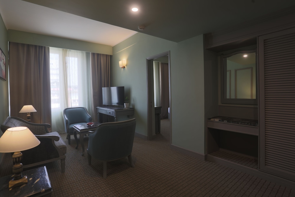 Directors Suite - Photo 3