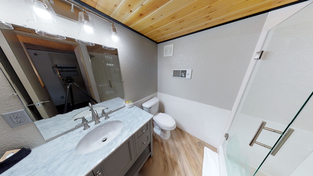 Standard Double Room, No Window - Photo 13