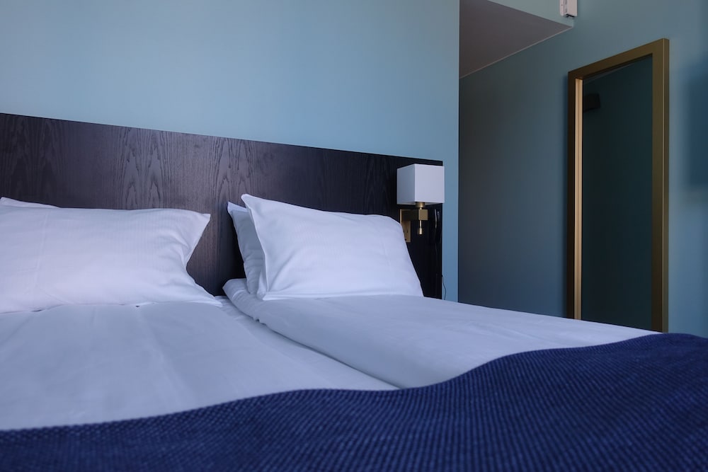 Room, Accessible photo 2