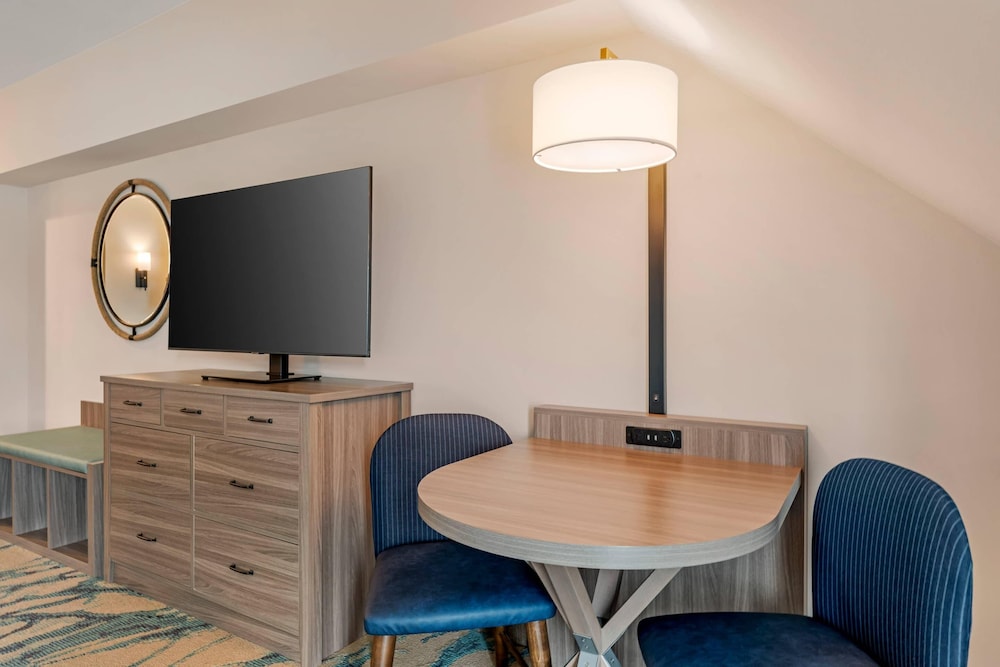 Suite, 2 Queen Beds, Non Smoking (Upgrade) - Photo 6