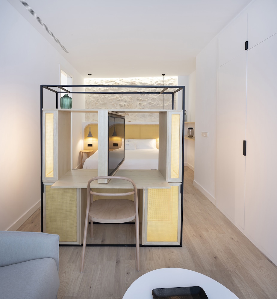Deluxe Double Room (1 adult)