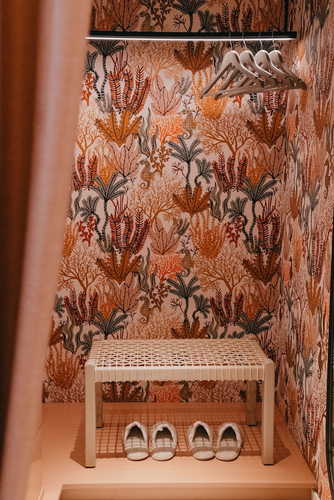 Family Suite (120sqm, King Bed & Twin Bed) - Photo 9