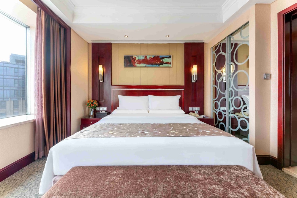 Executive Suite - Photo 5