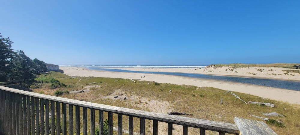 Eagle’s Nest Suite – Third Floor Ocean Front View photo 2