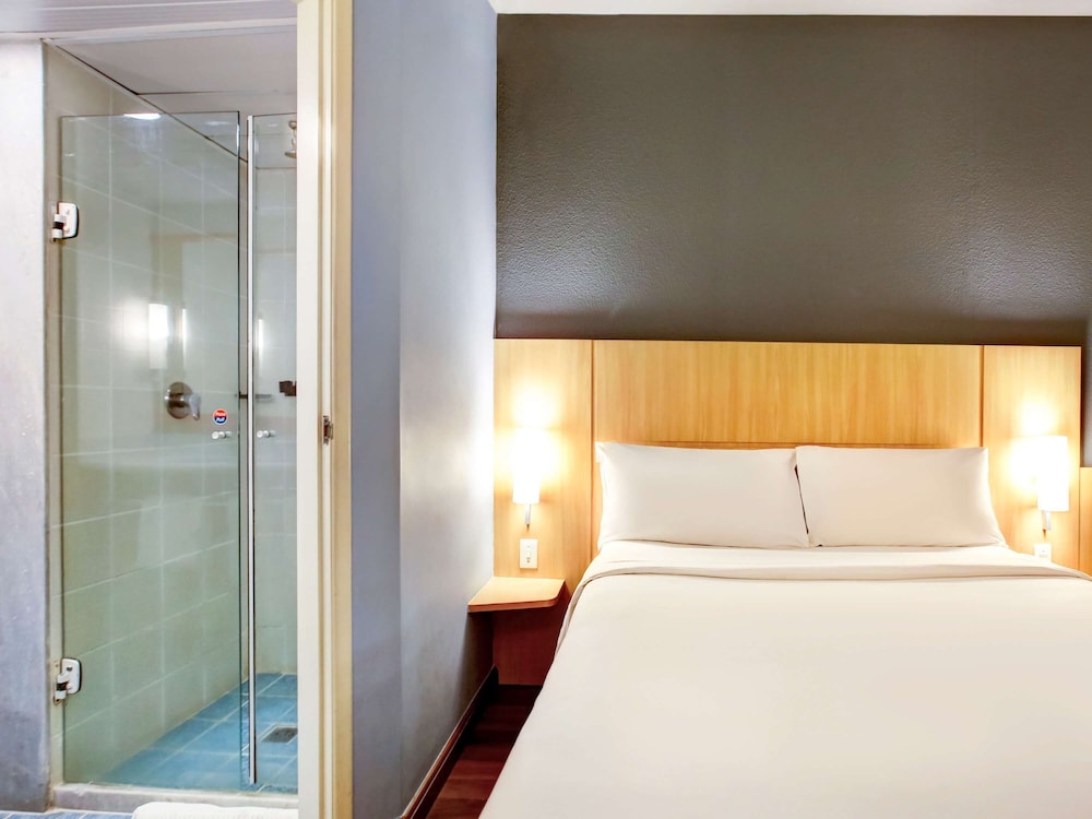 Standard Room, Multiple Beds - Photo 13