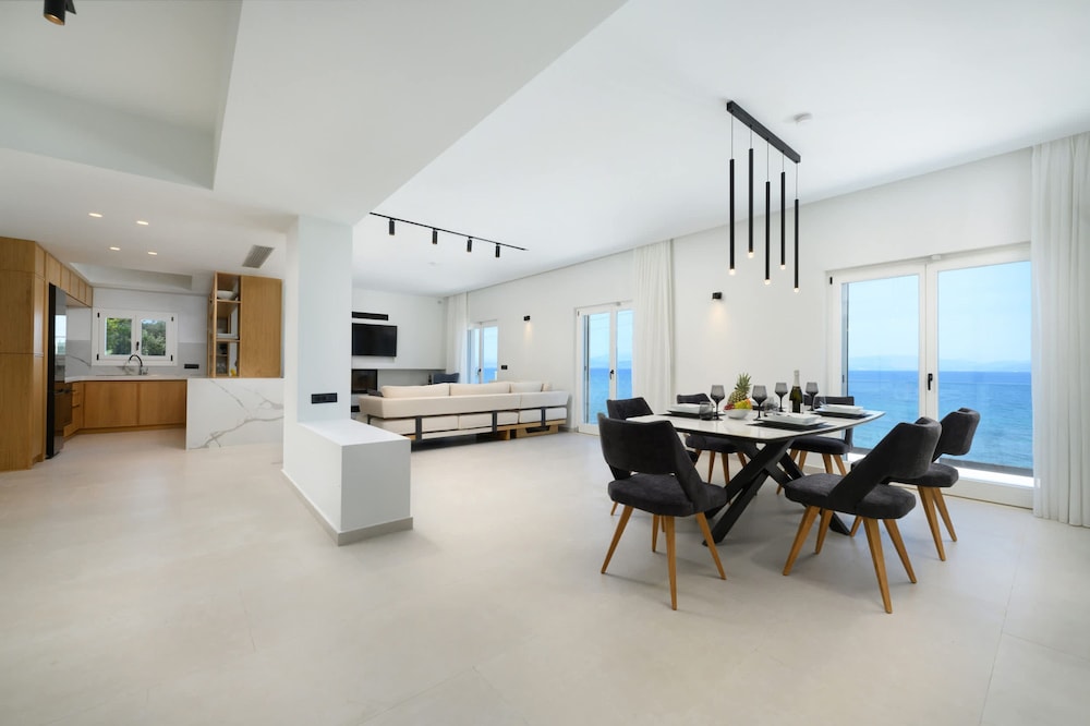 Beachfront Achillion Bay Villa in Corfu, Zdjęcie 12