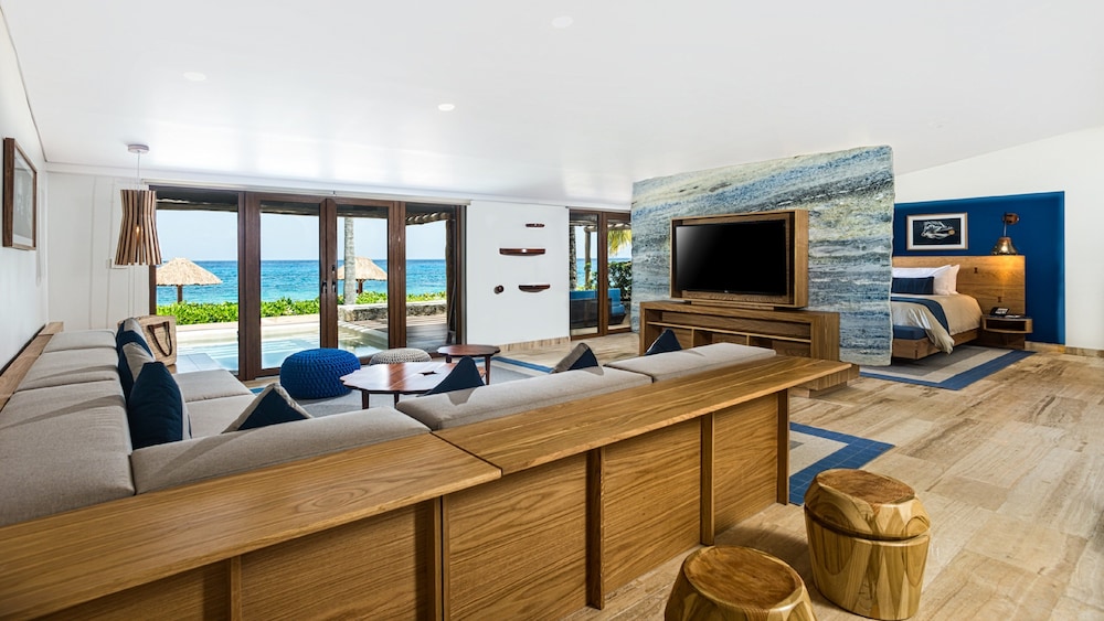 Suite, 1 King Bed (reef, Beach Access)