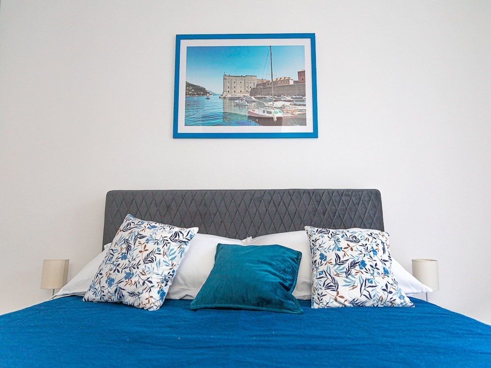 Apartment (Two Bedroom Apartment With Balcony An)