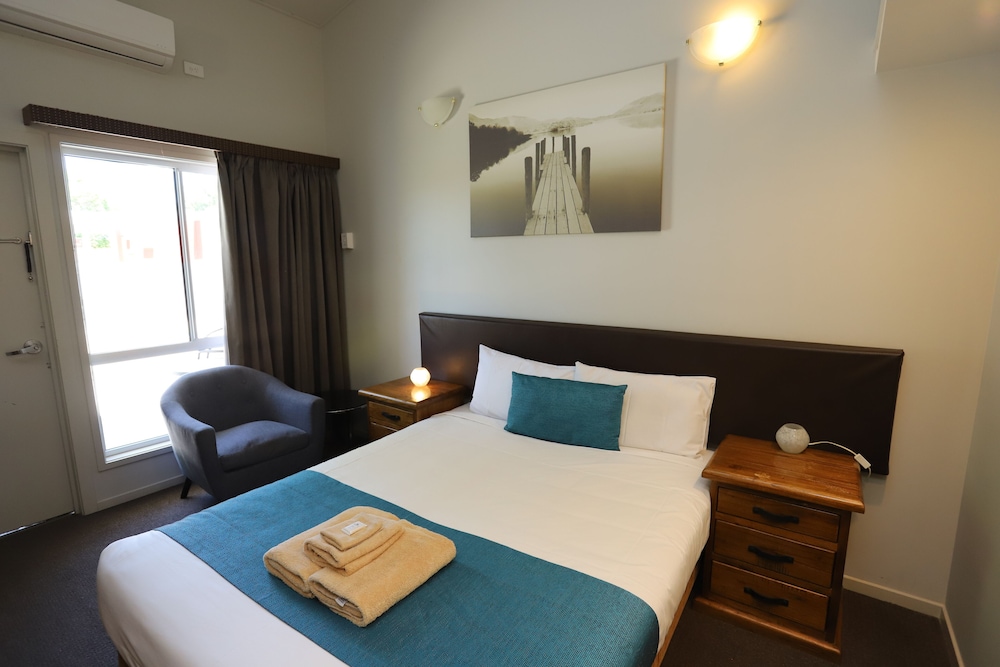 Deluxe Twin Room (Not Pets Friendly)
