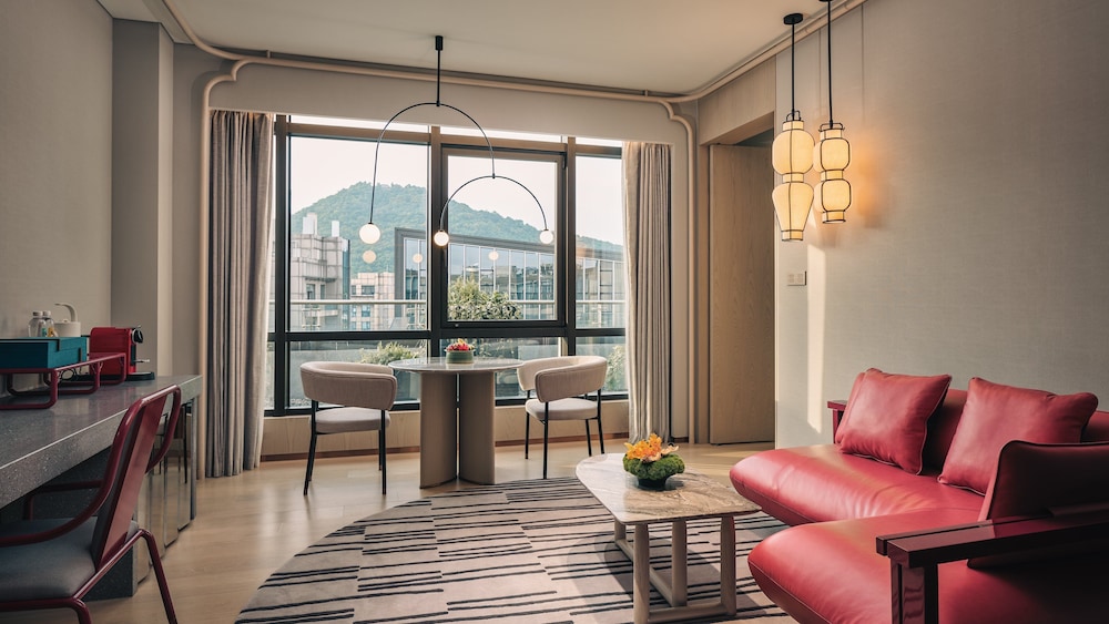 1 King Suite - Photo 1