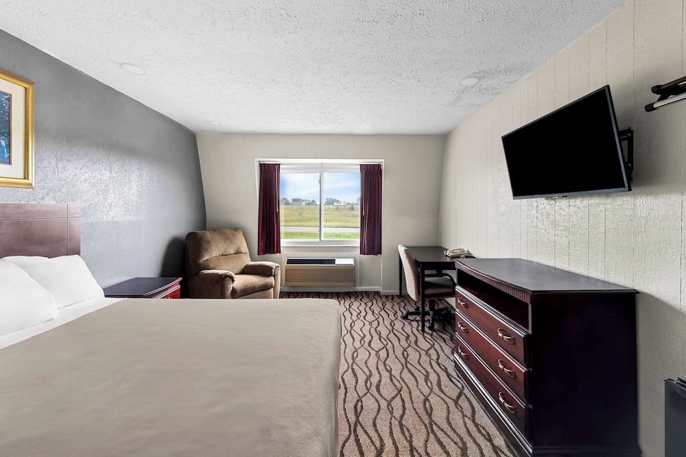 Room, 1 Queen Bed, Smoking - Photo 2