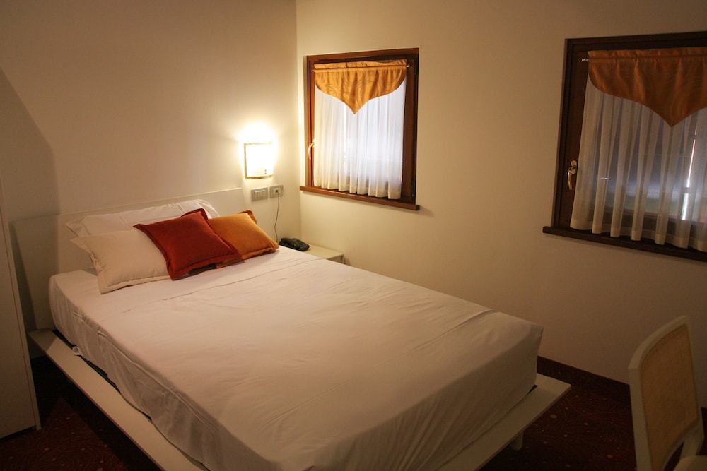 Single Room photo 2