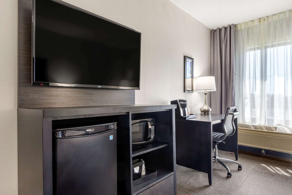 Basic Room, 1 Queen Bed, Accessible, Non Smoking - Photo 10