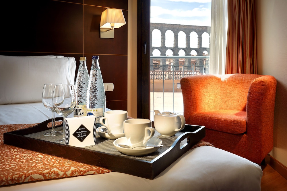 Standard Room (with views) - Photo 4