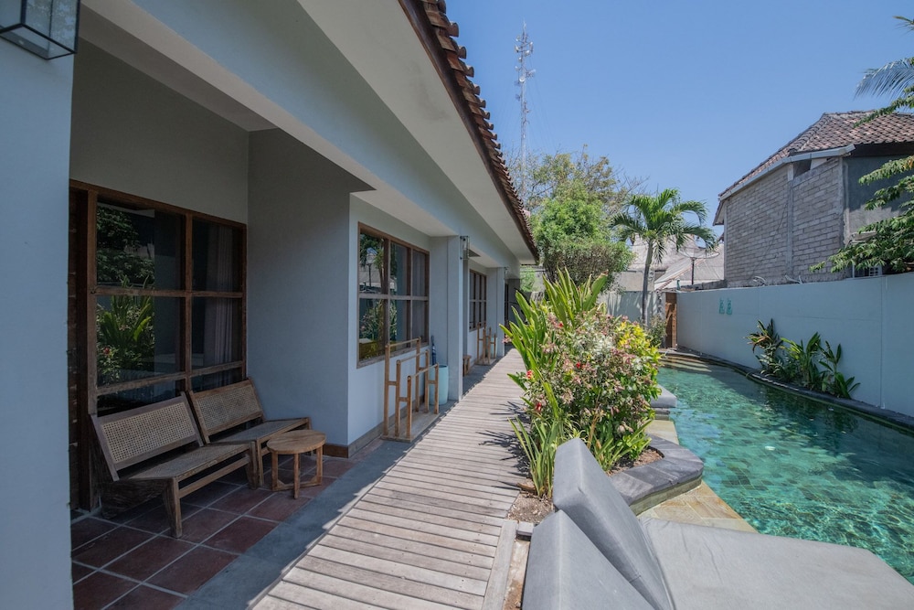 Deluxe Poolside Room photo 2